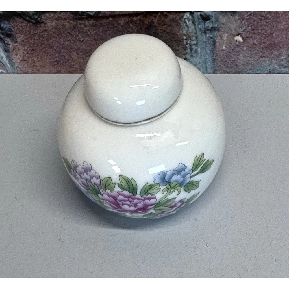 Vintage Mini Chinese Ginger Jar w‎ Lid Floral Peonies Porcelain Asian 2.5